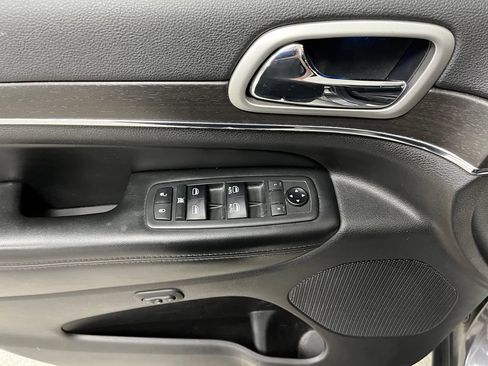 Used 2018 Jeep Grand Cherokee Limited AWD/4WD image 24