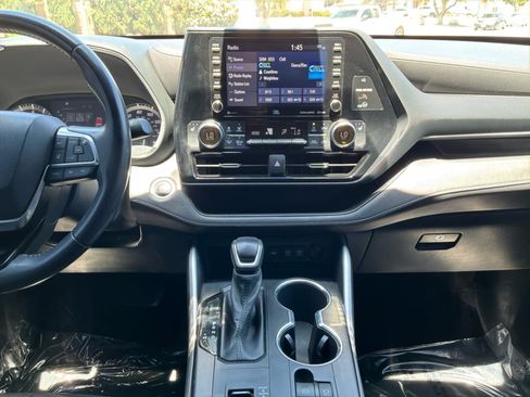 Used 2021 Toyota Highlander XSE FWD image 14