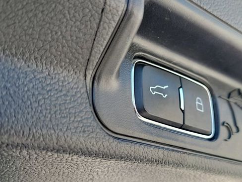 Used 2021 Ford Explorer XLT w/ Equipment Group 202A RWD image 11