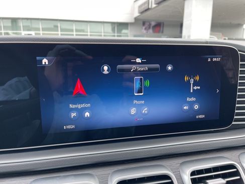 New 2025 Mercedes-Benz GLS 450 4MATIC image 8