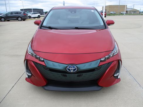 Used 2018 Toyota Prius Prime Advanced w/ Carpet Mat Package FWD image 10