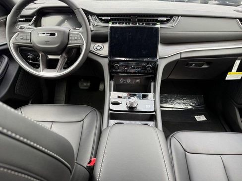 New 2025 Jeep Grand Cherokee L Limited w/ Black Appearance Package image 8
