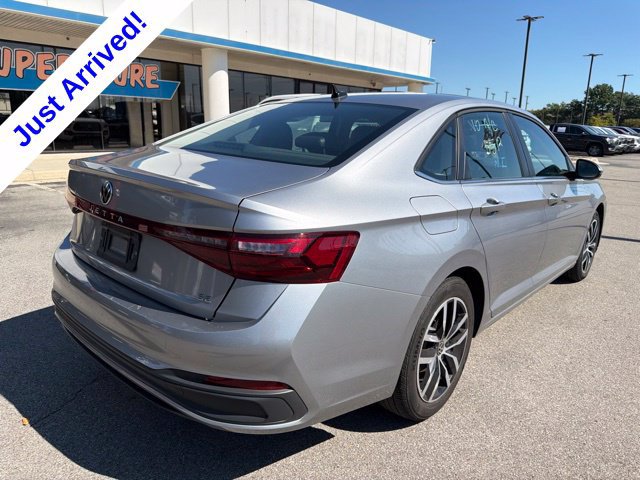 Used 2025 Volkswagen Jetta SE FWD image 3