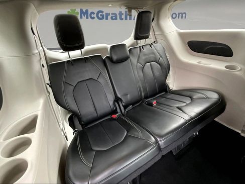 Used 2024 Chrysler Pacifica Touring-L FWD image 24