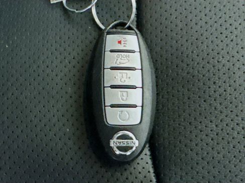 Used 2017 Nissan Rogue SL w/ SL Premium Package image 38