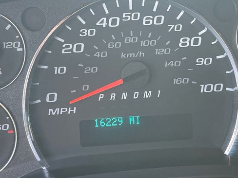 Used 2024 GMC Savana 2500 w/ Driver Convenience Package image 11