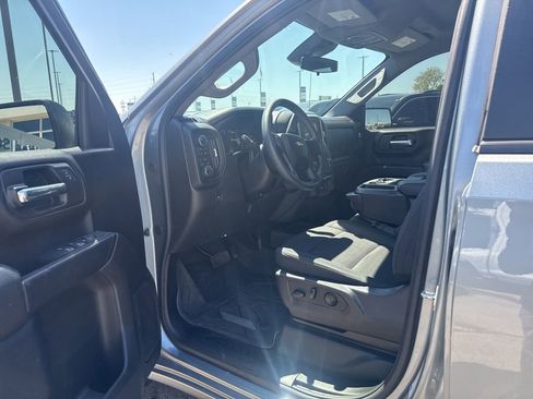 Used 2025 Chevrolet Silverado 1500 Custom image 3