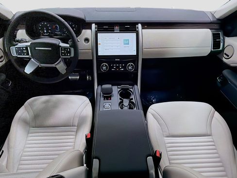 New 2026 Land Rover Discovery Dynamic SE AWD/4WD image 16