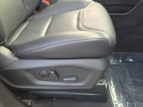 Used 2023 Ford Explorer Platinum w/ Technology Package image 7