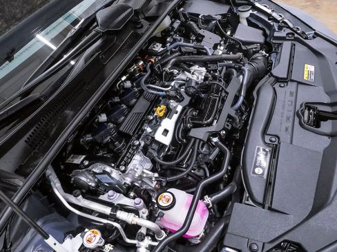 Used 2024 Toyota Prius LE FWD image 32