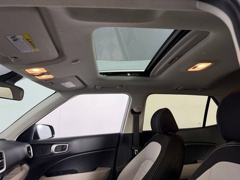 Used 2025 Hyundai Venue SEL FWD image 22