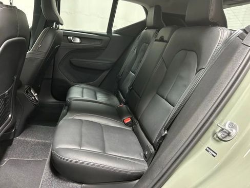 Used 2025 Volvo XC40 B5 Core image 11