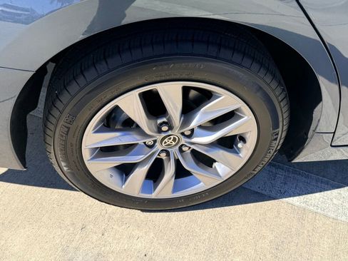 Used 2021 Toyota Avalon XLE image 11