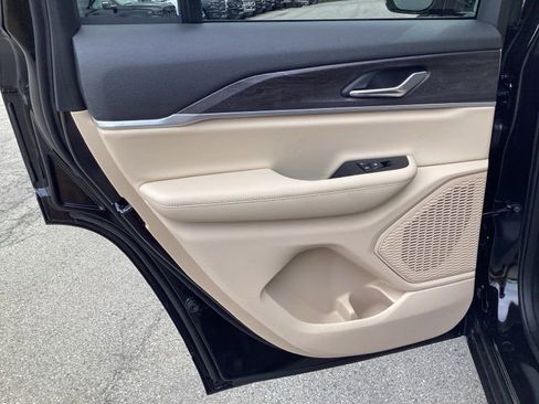 New 2025 Jeep Grand Cherokee Limited w/ Black Appearance Package image 19