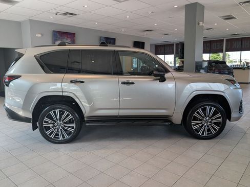 Used 2024 Lexus LX 600 4WD w/ Appearance Package image 9
