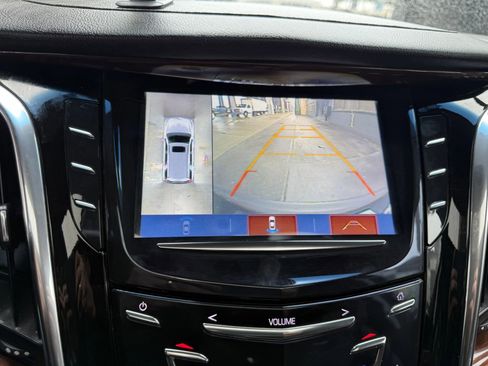 Used 2018 Cadillac Escalade Luxury AWD/4WD image 28