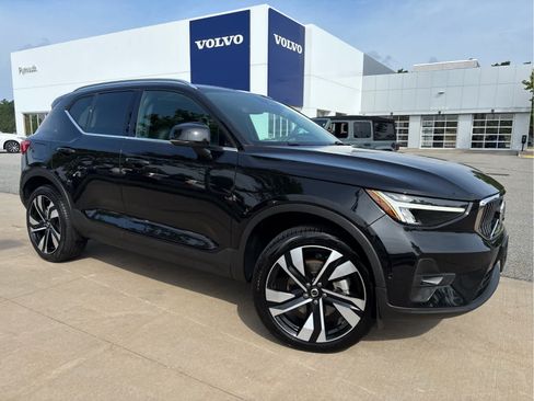 Used 2024 Volvo XC40 B5 Plus w/ Protection Package Premier AWD/4WD image 2