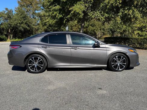 Used 2020 Toyota Camry SE image 7