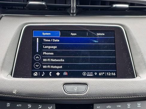 Certified 2023 Cadillac XT4 Luxury w/ Cold Weather Package FWD image 18