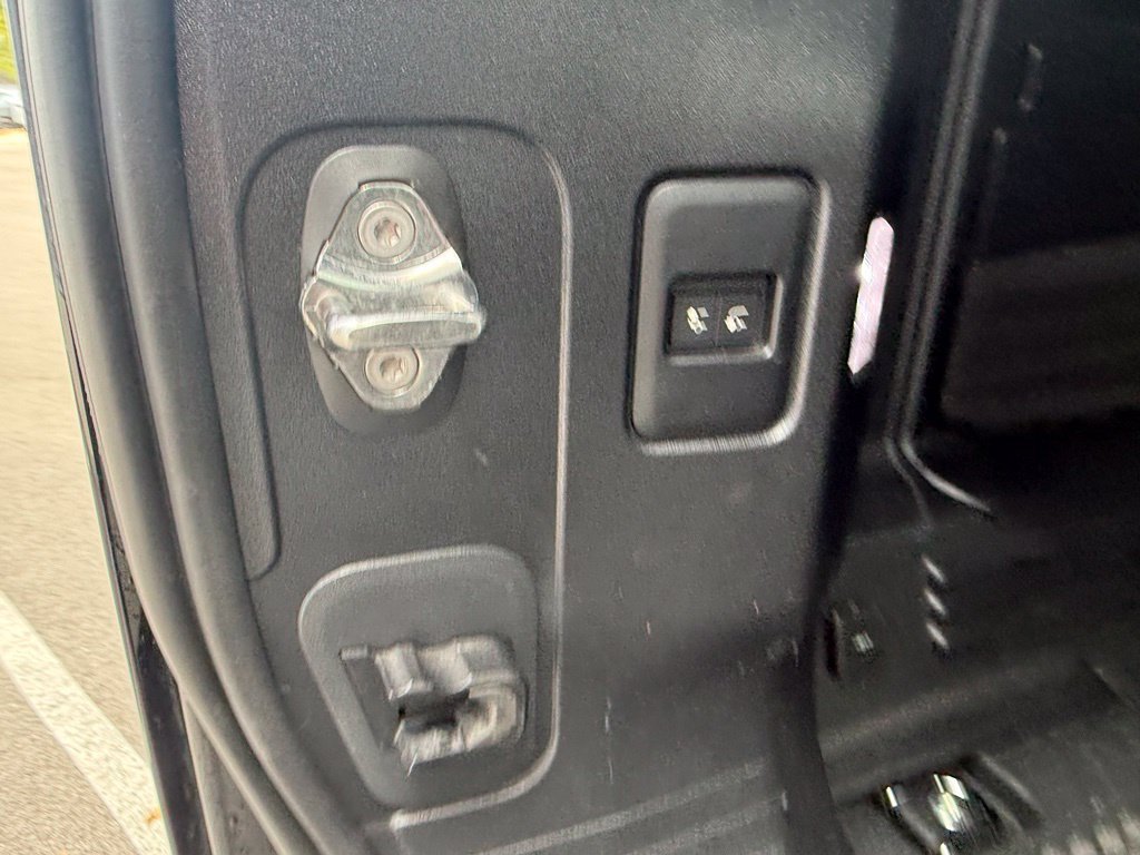 Used 2023 Land Rover Defender 110 X-Dynamic SE AWD/4WD image 12