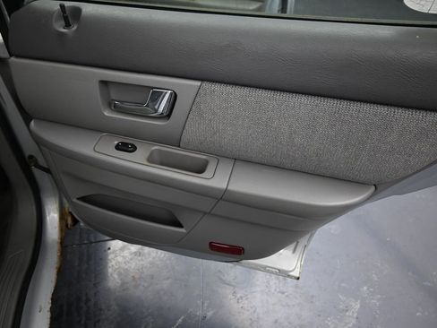 Used 2002 Ford Taurus SE image 23