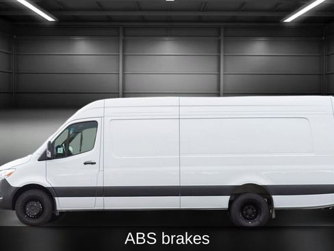 Used 2024 Mercedes-Benz Sprinter 3500 image 6