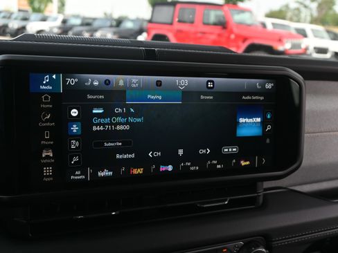 Used 2025 Jeep Wrangler Unlimited Sahara AWD/4WD image 25
