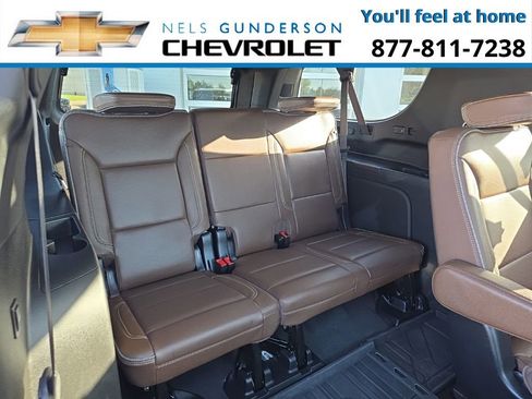 Used 2024 Chevrolet Suburban High Country w/ Advanced Technology Package image 14