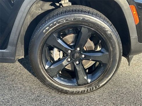 Certified 2023 Jeep Grand Cherokee Altitude image 13