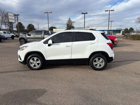 Used 2022 Chevrolet Trax LT w/ LT Convenience Package image 2