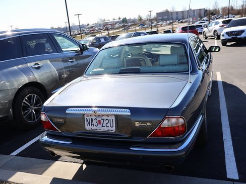 Used 2001 Jaguar XJ image 11