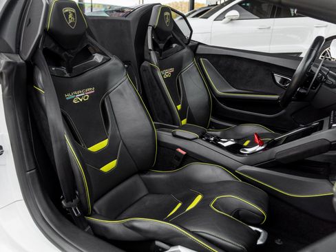 Used 2020 Lamborghini Huracan EVO image 39