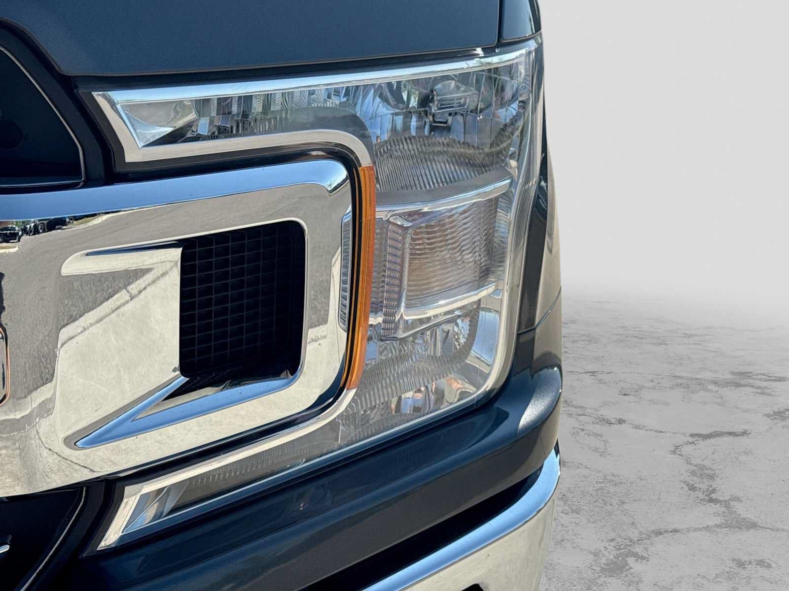 Used 2018 Ford F150 XLT w/ Equipment Group 302A Luxury AWD/4WD image 10