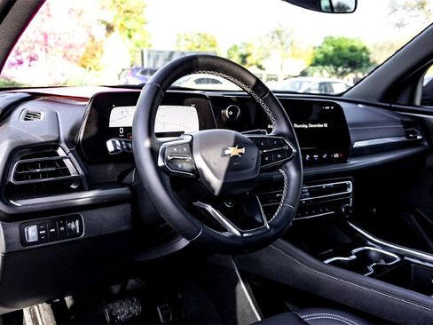 Used 2026 Chevrolet Traverse LT image 13