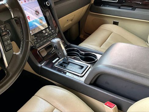 Used 2016 Lincoln Navigator L Reserve image 17