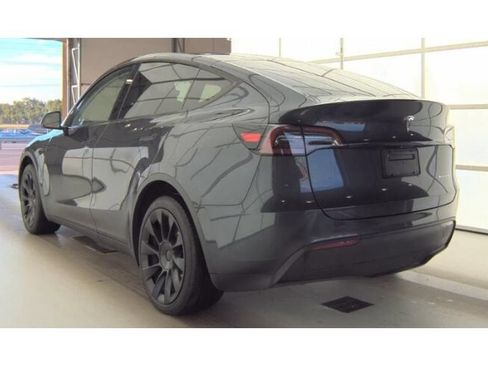 Used 2024 Tesla Model Y Long Range AWD/4WD image 4