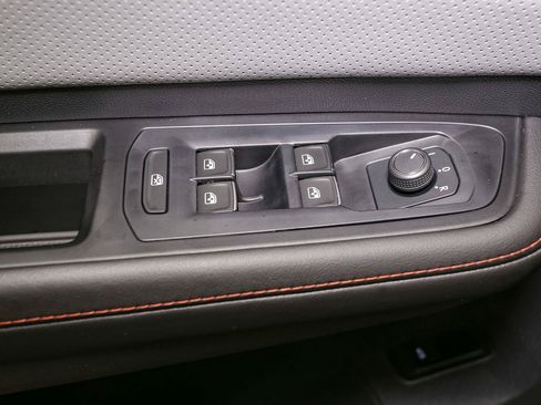 Certified 2025 Volkswagen Atlas Peak Edition SE AWD/4WD image 42