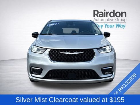 Used 2024 Chrysler Pacifica Touring-L FWD image 2