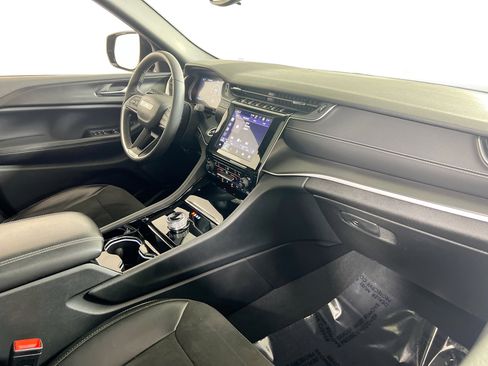 Used 2023 Jeep Grand Cherokee Altitude image 28