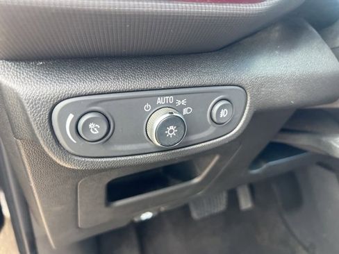 Used 2021 Chevrolet TrailBlazer RS w/ Technology Package image 6