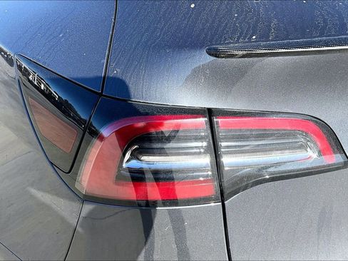 Used 2023 Tesla Model Y Performance image 34