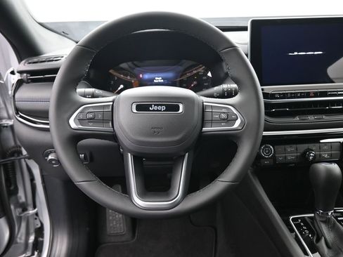 New 2026 Jeep Compass Latitude image 32