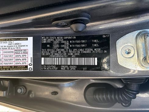 Used 2017 Toyota 4Runner SR5 AWD/4WD image 36