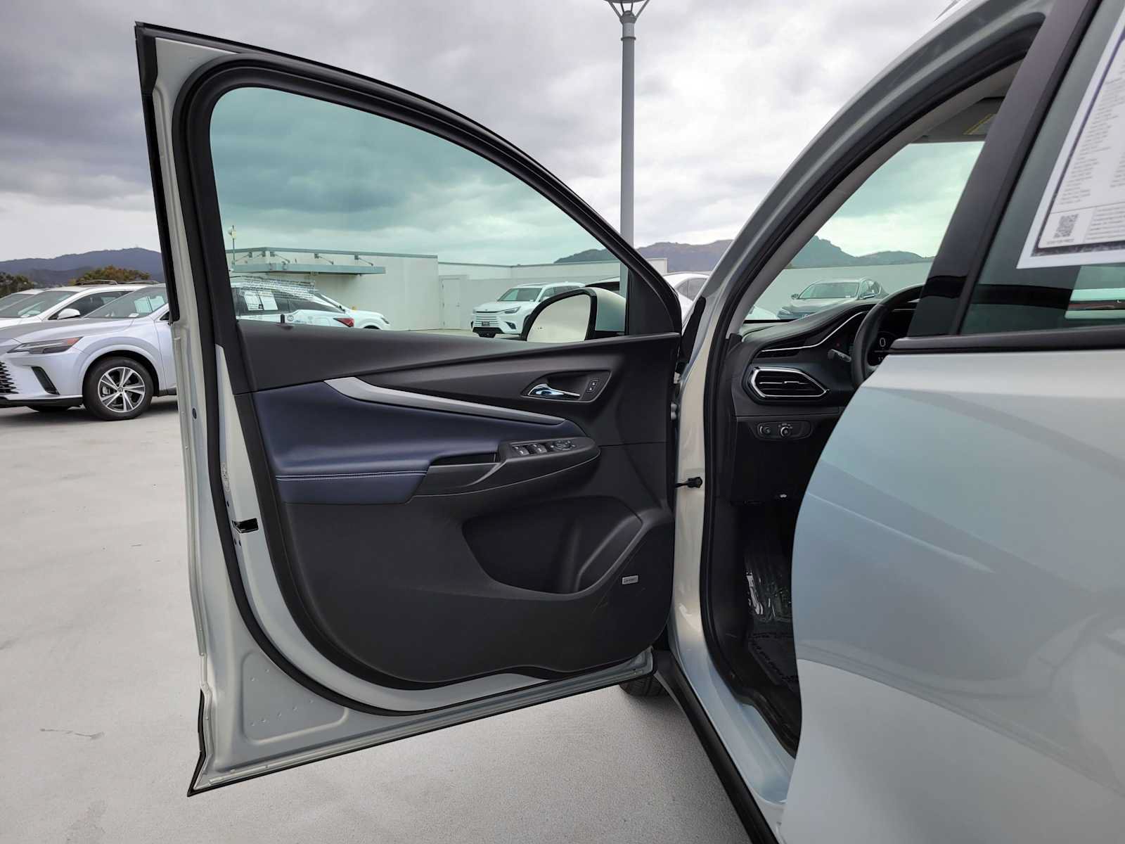 Used 2023 Chevrolet Bolt EUV Premier w/ Sun & Sound Package FWD image 19