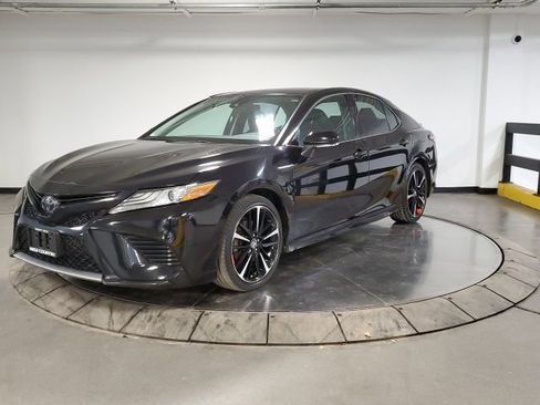 Used 2019 Toyota Camry XSE image 4