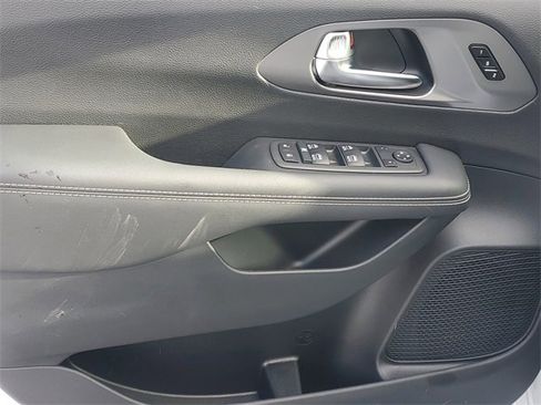 New 2025 Chrysler Pacifica Select image 15