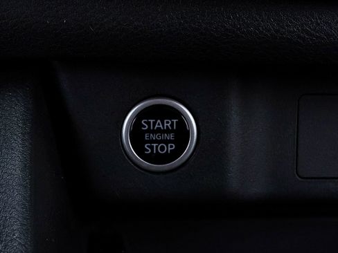 Used 2023 Nissan Rogue SV FWD image 23