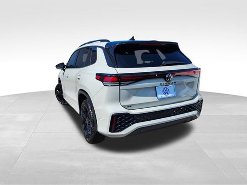 Used 2025 Volkswagen Tiguan SE R-Line AWD/4WD image 3