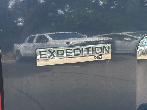Used 2013 Ford Expedition XLT RWD image 19