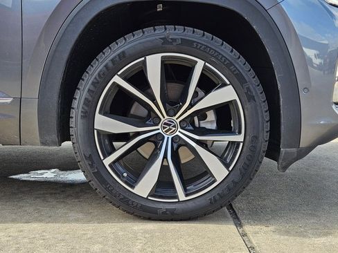 Used 2024 Volkswagen Atlas SEL Premium R-Line AWD/4WD image 23